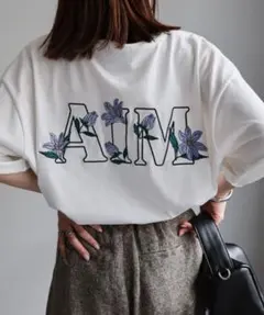 【新品】フラワー刺繍Tシャツ オフホワイト ユニセックスのサムネイル