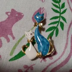 猫ちゃん　ブローチ　水色と白