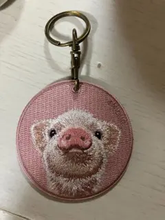 豚の顔刺繍キーホルダー