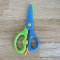 子ども用ハサミのサムネイル