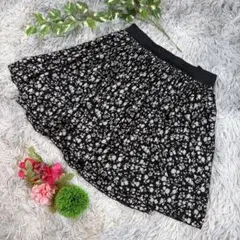 ✨NATURAL BEAUTY BASIC✨サイズM 花柄 ミニフレアスカートのサムネイル