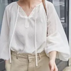 Spick & Span ドットジャガードボリュームスリーブブラウスのサムネイル
