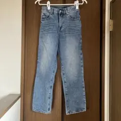 ライトブルーストレートデニムパンツ