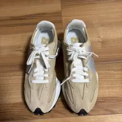 New Balance ベージュ スニーカー