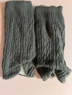 グレー ケーブル編み レッグウォーマー