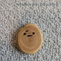 木の刺繍ブローチ_おこめくん