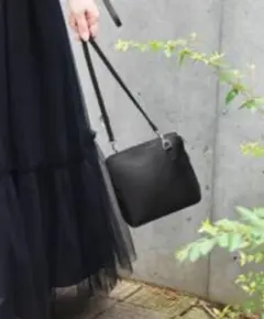 マルロン スクエアショルダーバッグ ブラック