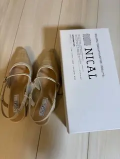 NICAL ベージュ ポインテッドトゥ パンプスＳサイズのサムネイル
