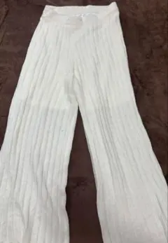 ホワイト リブ編み フレアパンツ