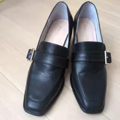 オリエンタルトラフィック　バックル付き黒ヒールローファー