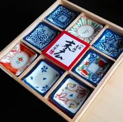 有田焼 秋峰 花彫刻 青い皿 木箱入り　一箱5枚入り 有田焼 秋峰 花彫刻 青い皿 木箱入り 一箱5枚入り