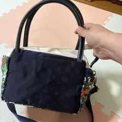 russetキューブ型花柄バッグショルダーストラップ付き