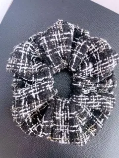 ブラックシルバーラメミックスツイードシュシュ