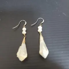 クリスタルホワイトピアス