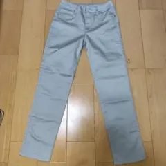 ライトグレー スリムフィット カジュアルパンツ