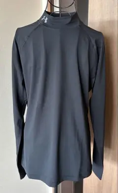 Under Armour ブラック ハイネックシャツ