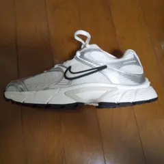 NIKE スニーカー ホワイト シルバー23cm