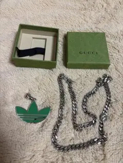GUCCI adidas トレフォイルペンダントネックレス Ag925 ブルー - メルカリ