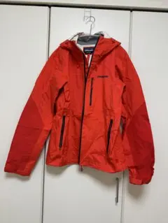 Patagonia フード付きジャケット 赤