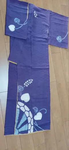 綺麗な紫色袷 ちりめん花模様 柄1部絞り柄