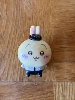 マクドナルド クルー姿 うさぎ フィギュア