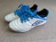umbro フットサルシューズ 37サイズ ホワイト/ブルー