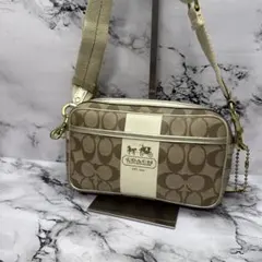 (美品)大人気、コーチ、カメラバッグ、オールレザー、PVC、人気色、茶シグ、金