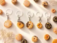 ♡手作り♡ ドーナツチャーム各500円