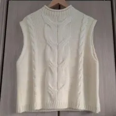アイボリー ケーブル編み ニットベスト M