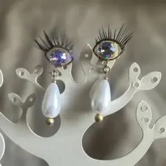 ハンドメイド　目　デザインピアス　※キャッチなし