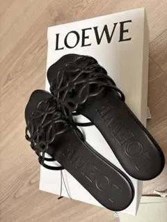 【未使用】LOEWE アナグラム ペタルサンダル 黒 38のサムネイル