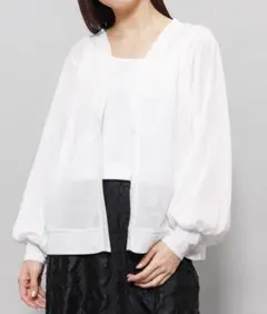 美品★UVカットパフスリーブカーディガン　長袖　白のサムネイル