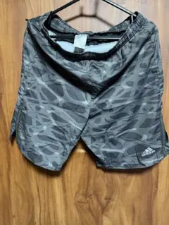 adidas ショートパンツ カモフラ柄 Mサイズのサムネイル