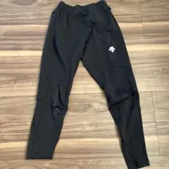 DESCENTE ブラック ジョガーパンツ
