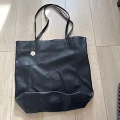 トートバッグ ブラック チャーム付き