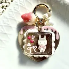 レジンキーホルダー　ハート　ミルクチョコ　ホイップ　苺