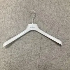 MONCLER ホワイト衣類ハンガー