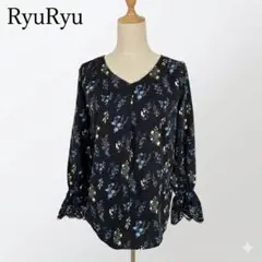 RyuRyu リュリュ 小花柄ブラウス レース袖 Vネック ブラック Sのサムネイル