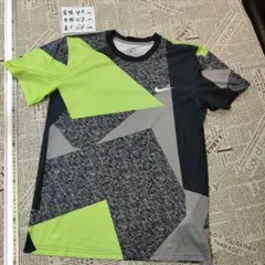 ナイキ（NIKE） スクワッド グラフィック 半袖 トレーニングトップ