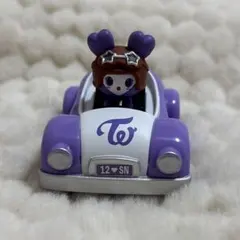 TWICE カプセルトイ ミニカー フィギュア　サナ