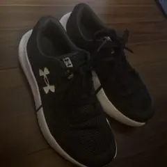 美品UNDER ARMOUR ブラック スニーカー 23.5cmのサムネイル