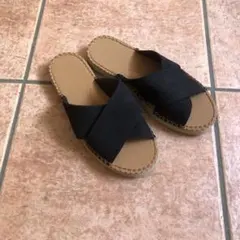 ブラック クロスストラップ サンダル