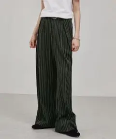 バルーンシルエット　ディープタックワイドパンツ