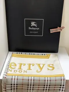 未使用！Burberrys シルク大判スカーフ箱付 グレーのサムネイル