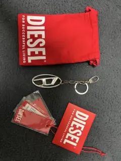 DIESEL ロゴキーホルダー シルバー