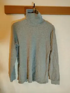 ユニクロ グレー タートルネック 長袖シャツ