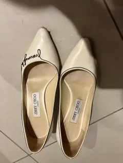 ジミーチュウ　白パンプス