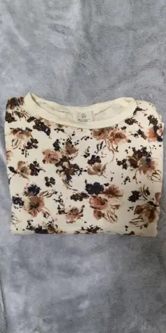 カットソー　トレーナー