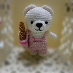 オーバーオールで買い物クマ