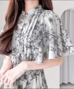 mily bilet 大人ガーリー。花柄フレア袖ワンピース